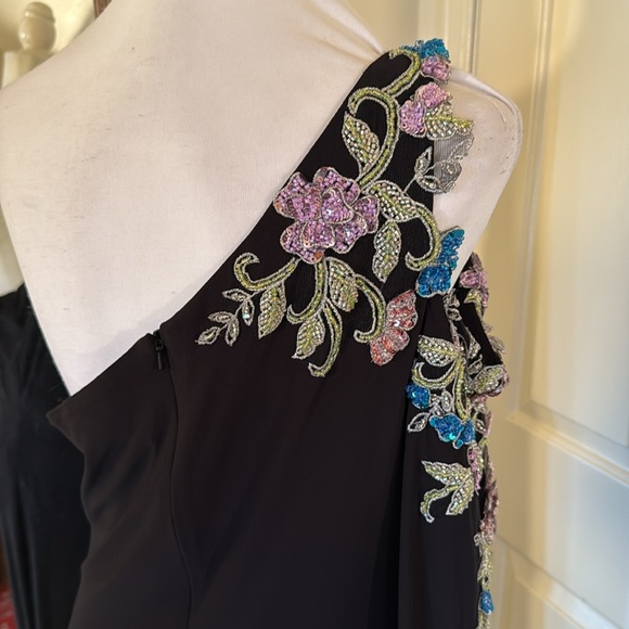 MAC DUGGAL
Black One Shoulder Long Sleeve Floral Embellished Gown - Picture 12 of 16